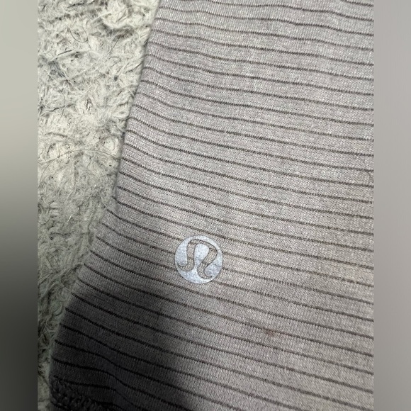 Lululemon Gray Striped Vneck EST size 8 - Picture 4 of 4